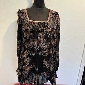 Free people bohemian floral blouse.NWT.